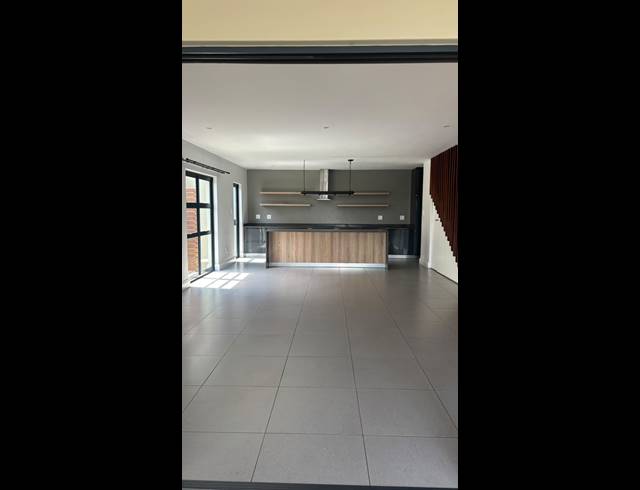 3 BEDROOM TOWNHOUSE FOR SALE IN PALM LAKES ESTATE